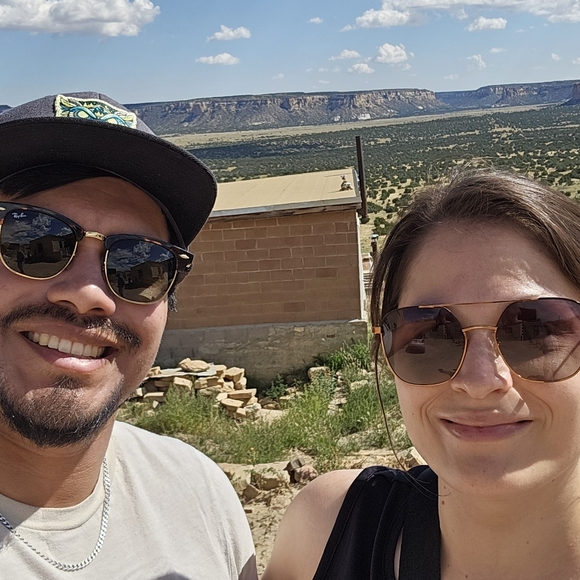 Meet your Posher! 🌻 - Picture 2 of 5